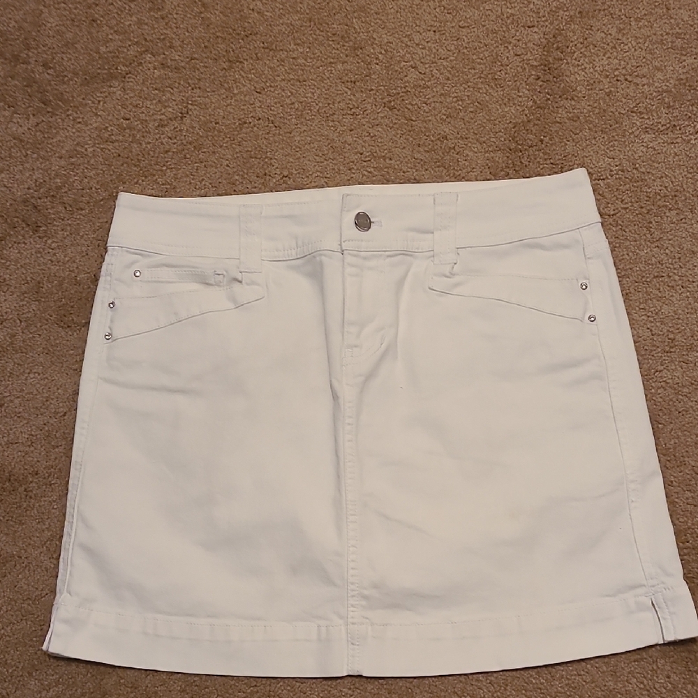 White House Black Market Skirt, Size 6, White In Color